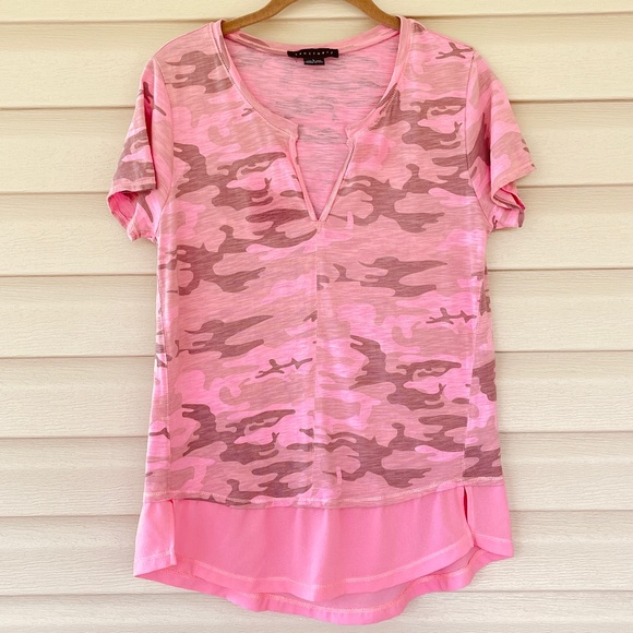 Sanctuary Pink Camo Short Sleeve Top Large - Picture 2 of 5
